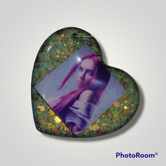 Luna Vexa Green Glitter Heart Keychain - Picture 8 of 16